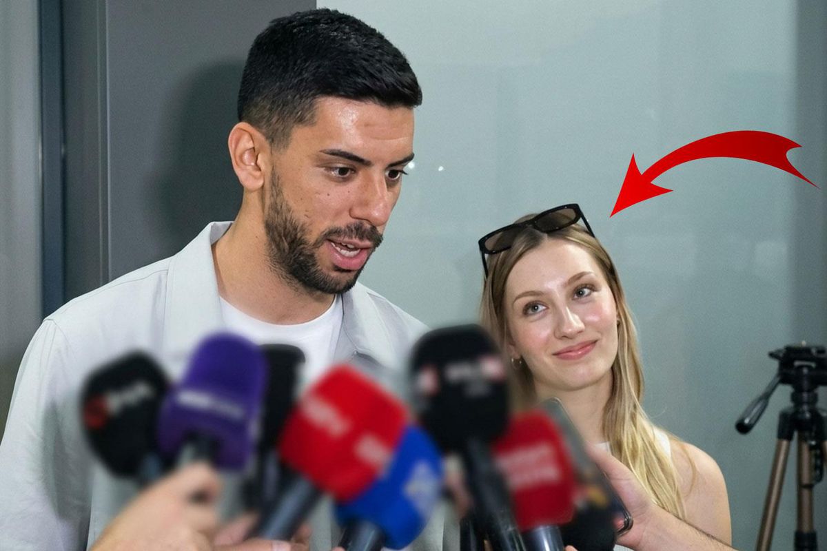 Cenk Özkaçar'ın Eşinin Aşk Dolu Bakışları Bordo-Mavili Camiamızı Büyüledi