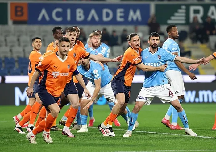 Fırtına İstanbul'u Fethetti: Başakşehir'i 4-2 Mağlup Ettik!