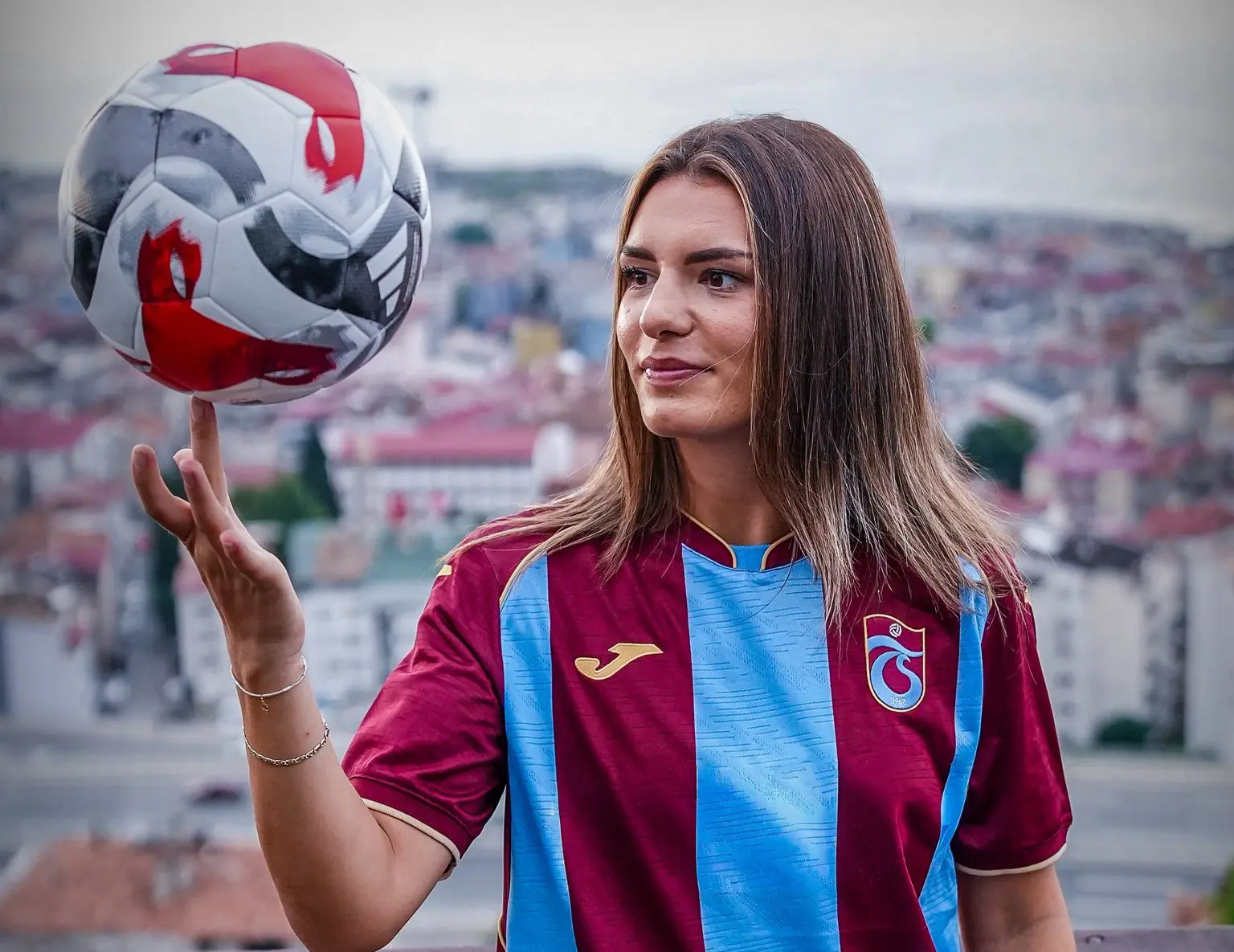 Fırtına Kadın Futbol Takımımıza Kosovalı Güç: Blerta Smaili Trabzonspor'da!