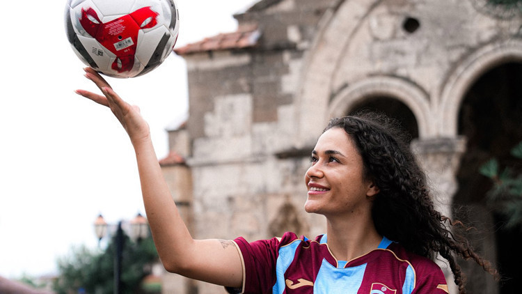 Kadın Futbol Takımımız Milli Yıldız Benan Altıntaş'ı Kadrosuna Kattı!