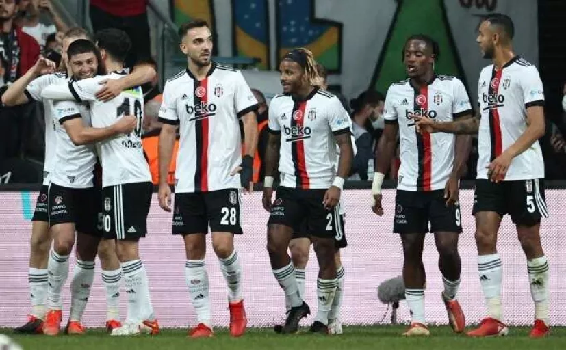 Mohamed Salah İstanbul'a Geldi: Süper Lig'de Dev Transfer Harekatı Başladı