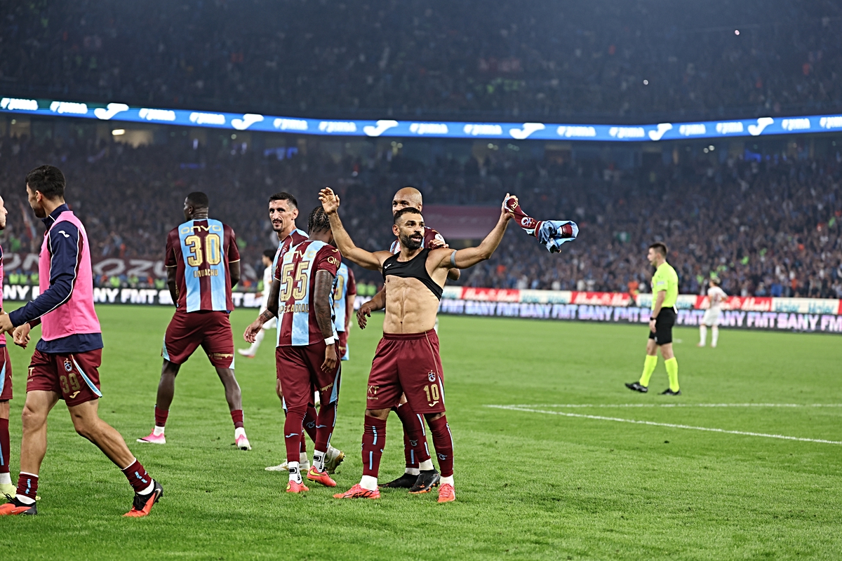 Salah'ın Şovuyla Fırtına Esti: Trabzonspor, Galatasaray'ı 4-0 Mağlup Etti!