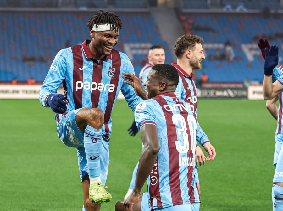 Trabzonspor'dan Rekor Satış! Chibuike Nwaiwu Premier Lig Yolcusu